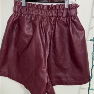 Faux leather shorts (10/15$)